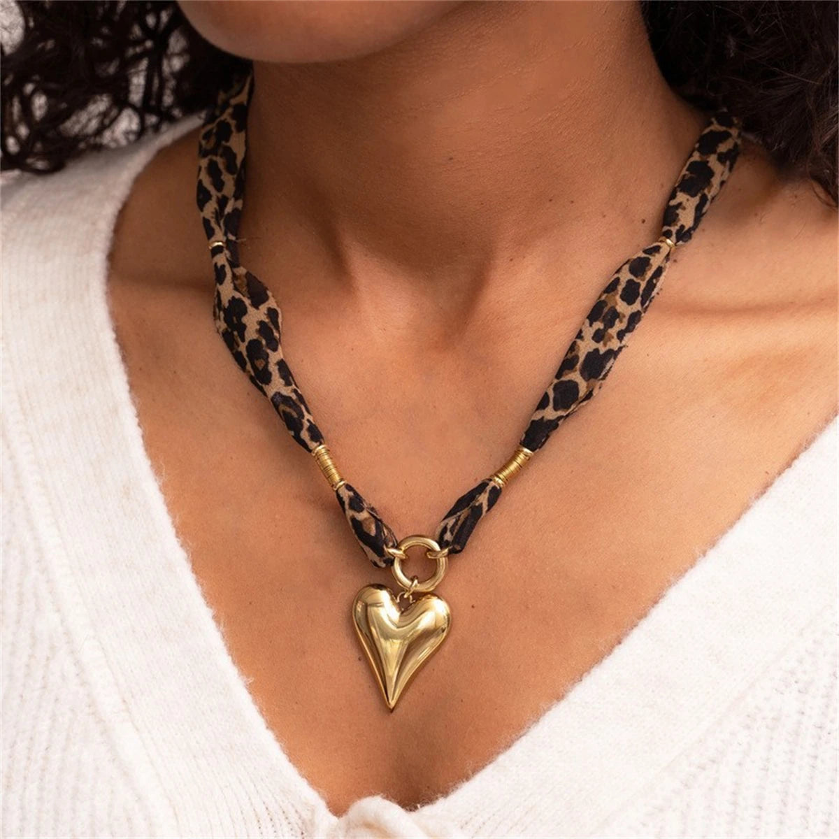 COLLIER "LOVE"