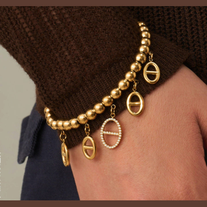 Bracelet Romy, perles dorées et breloques maillon marine